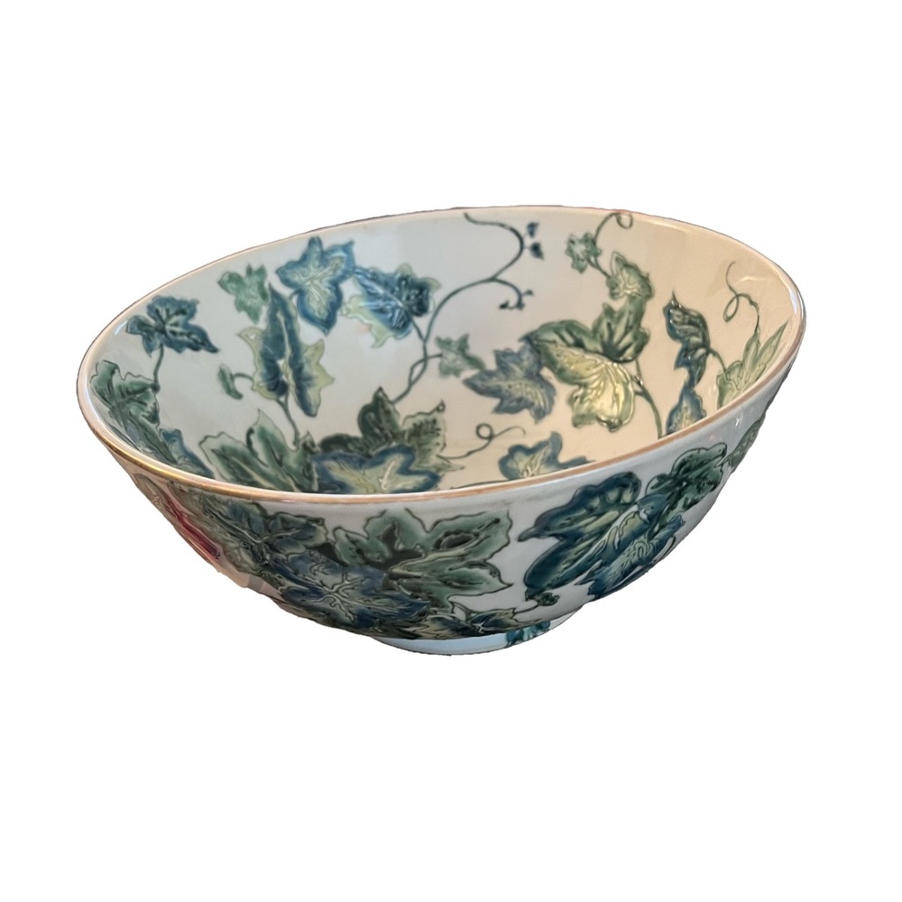 Asian Bowl with Bas-Relief Design of Ivy Leaves - Picture 9 of 12